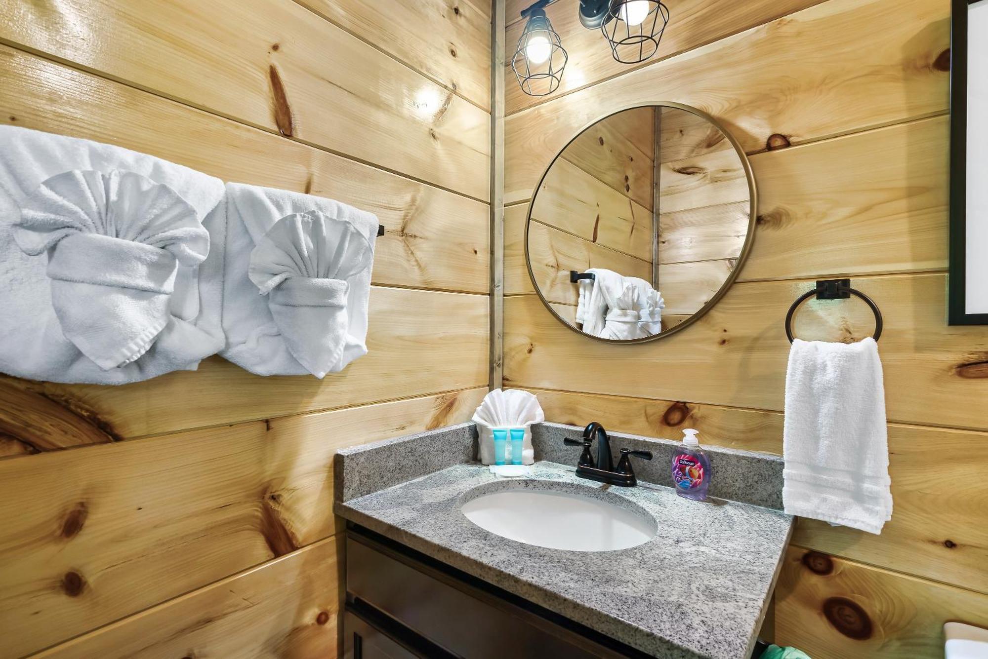 Spring Sale! Indoor Pool, Pet Stays Free, Movie, Hottub Sevierville Extérieur photo