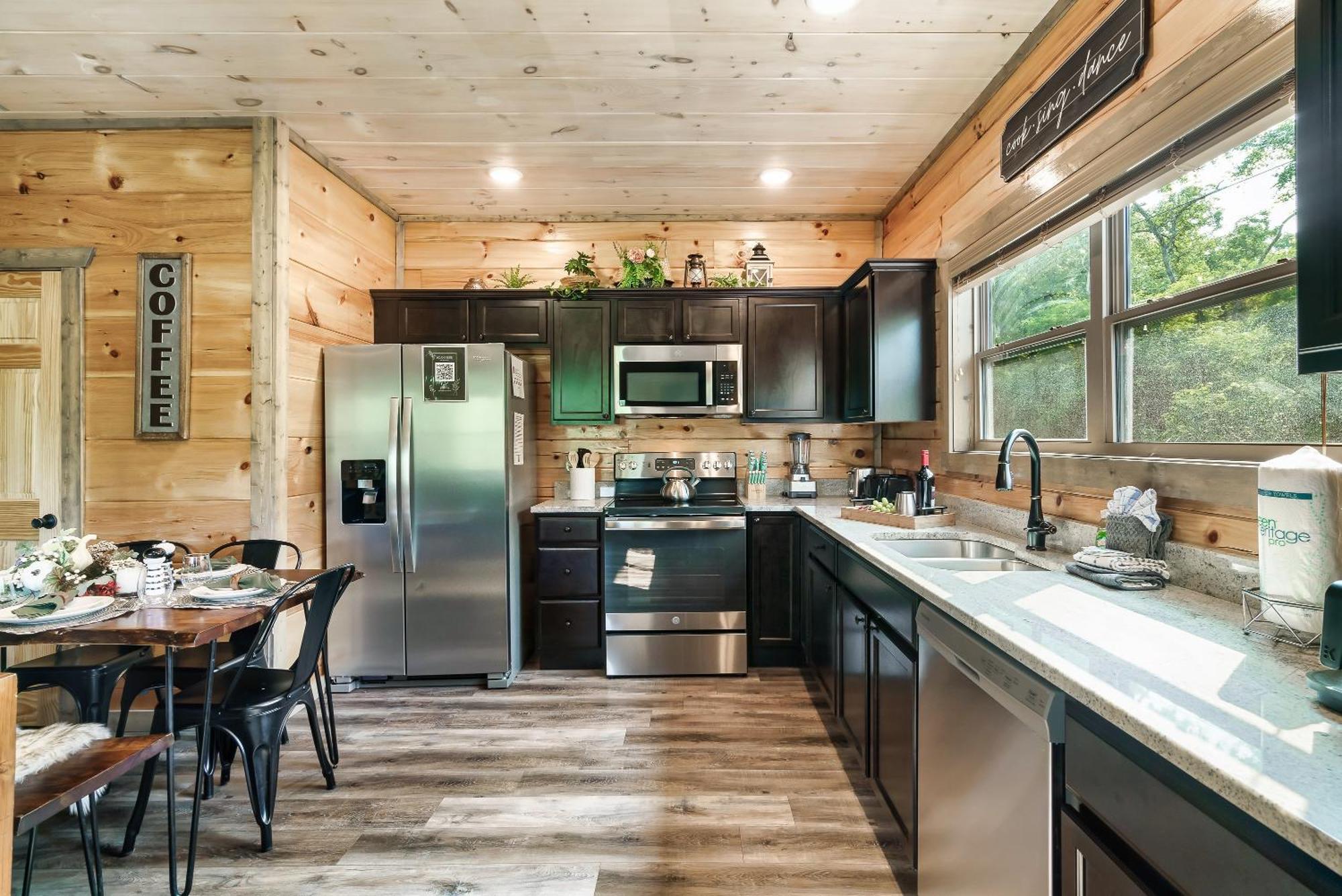 Spring Sale! Indoor Pool, Pet Stays Free, Movie, Hottub Sevierville Extérieur photo
